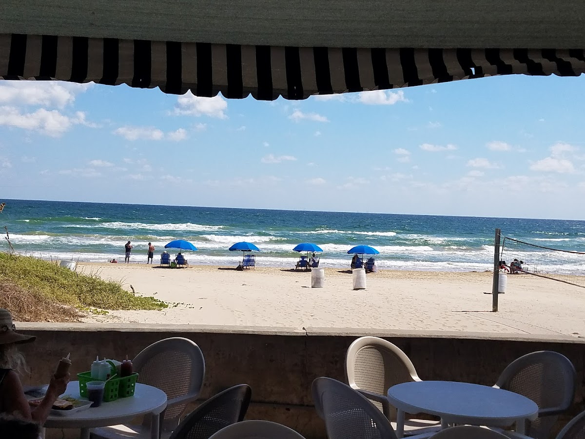 Wanna Wanna Inn Beach Bar & Grill